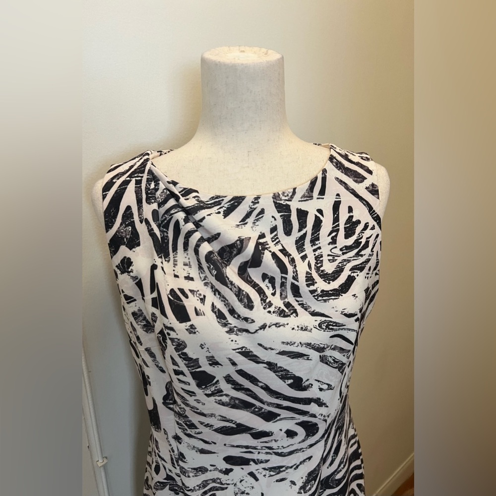 Dress - Picture 2 of 6